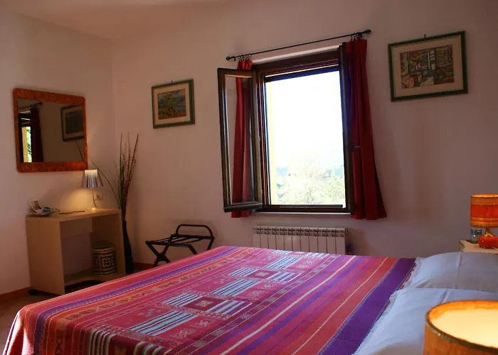 Fox's Hill Bed & Breakfast Urbania